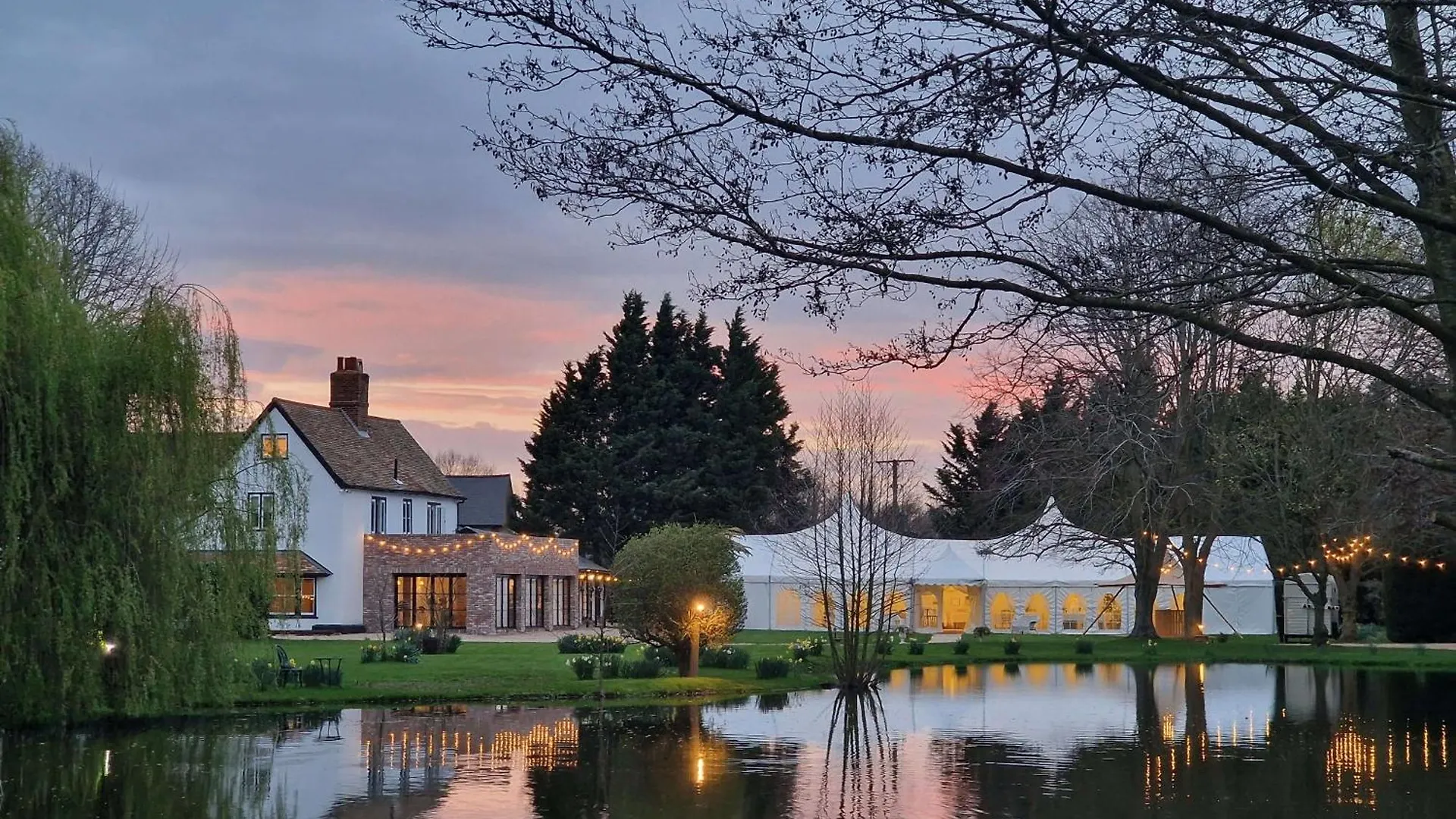 Minstrel Court Wedding Venue Villa Cambridge-i reptér