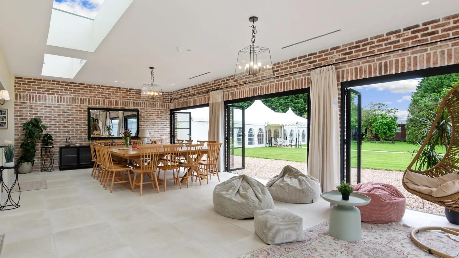 Minstrel Court Wedding Venue Villa Cambridge-i reptér